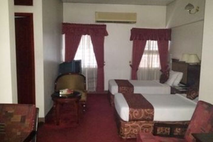 Room 13 of 29