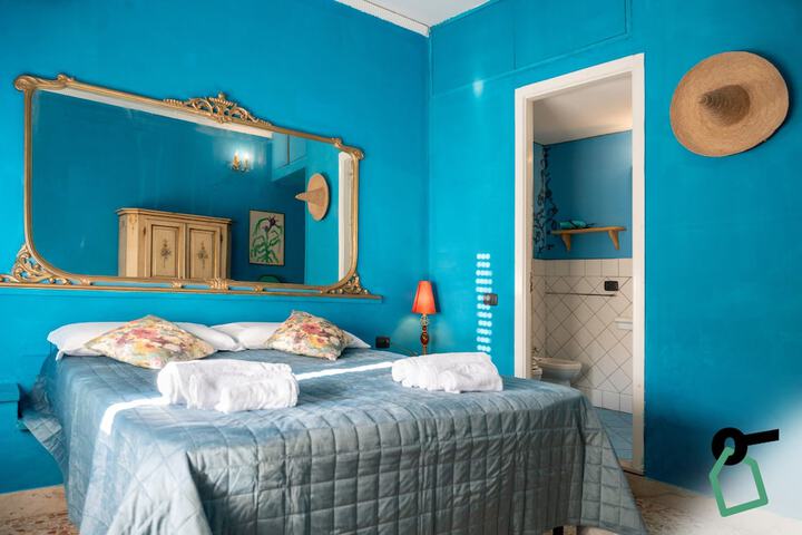 Room 27 of 38