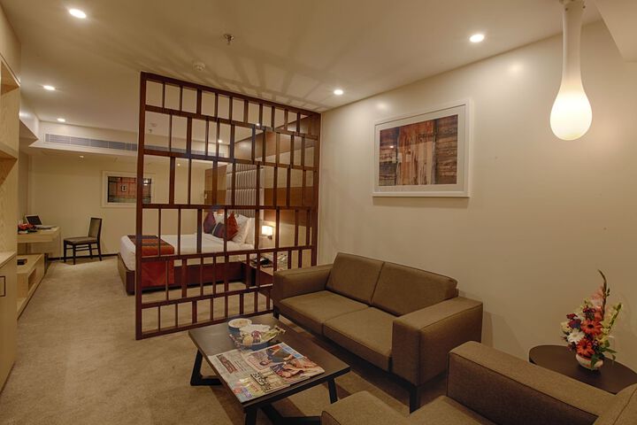 Room 13 of 33
