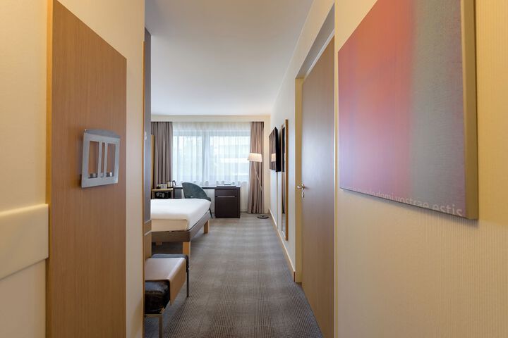 Room 7 of 113