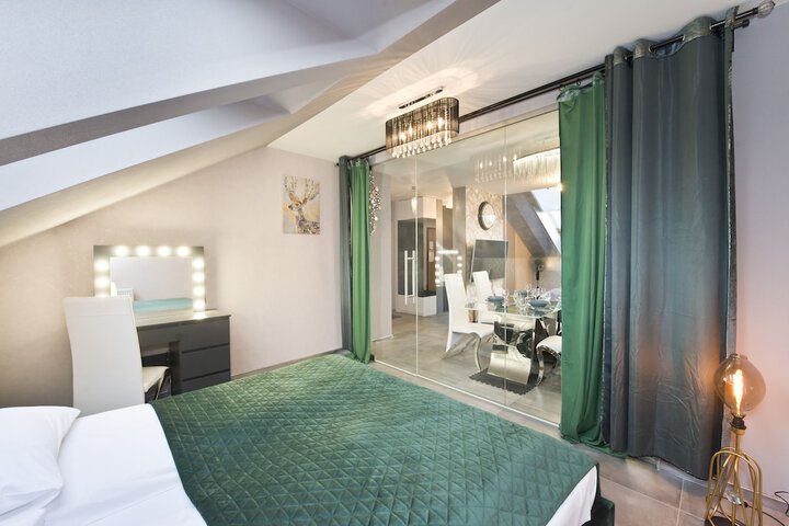 Room 103 of 181