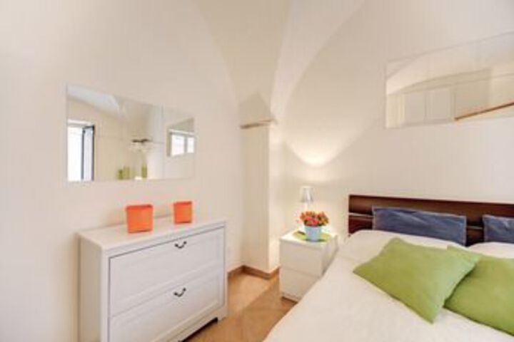 Room 93 of 330