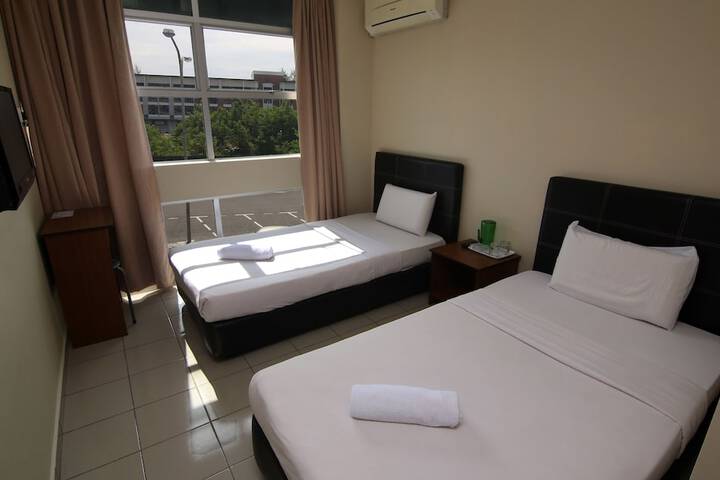 Room 18 of 37