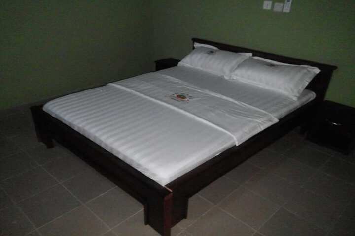 Room 17 of 32