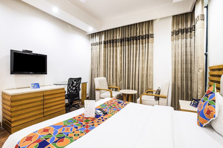 Room 13 of 25