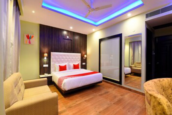 Room 12 of 27