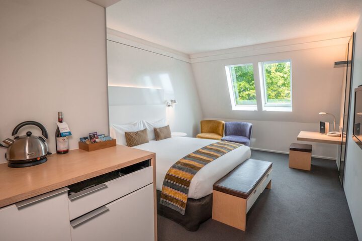 Room 10 of 42