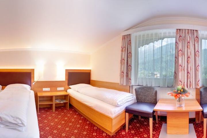 Room 13 of 73
