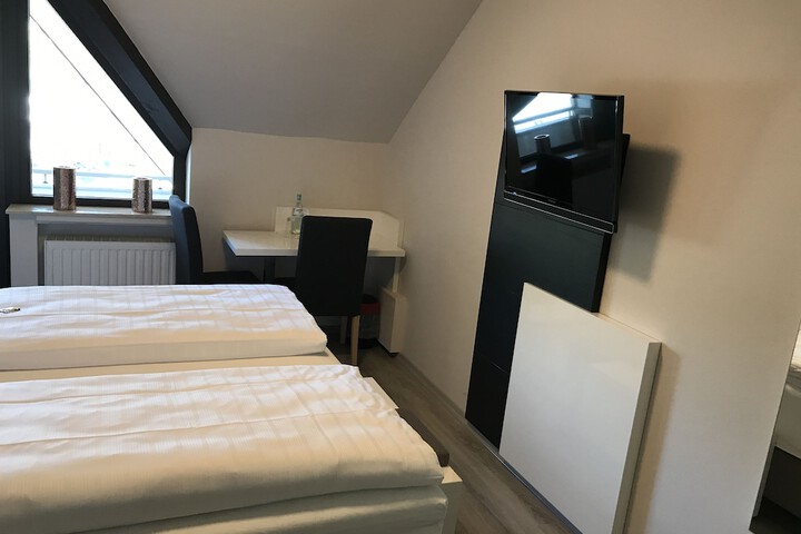 Room 16 of 82