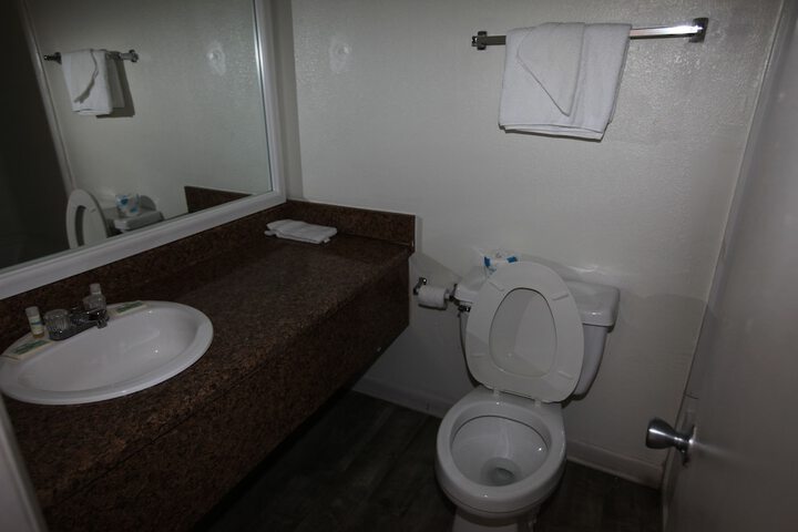 Room 27 of 48