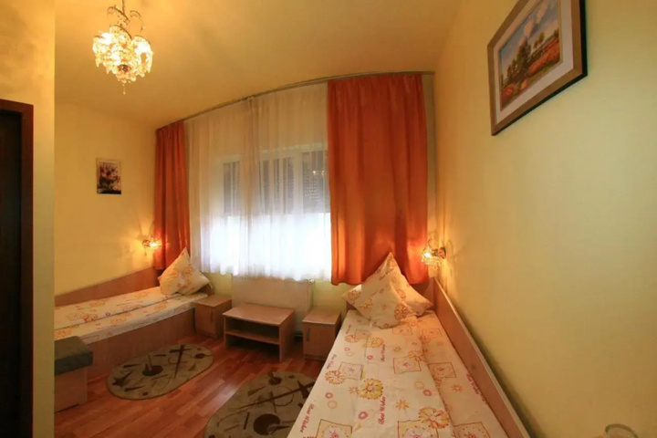 Room 5 of 12