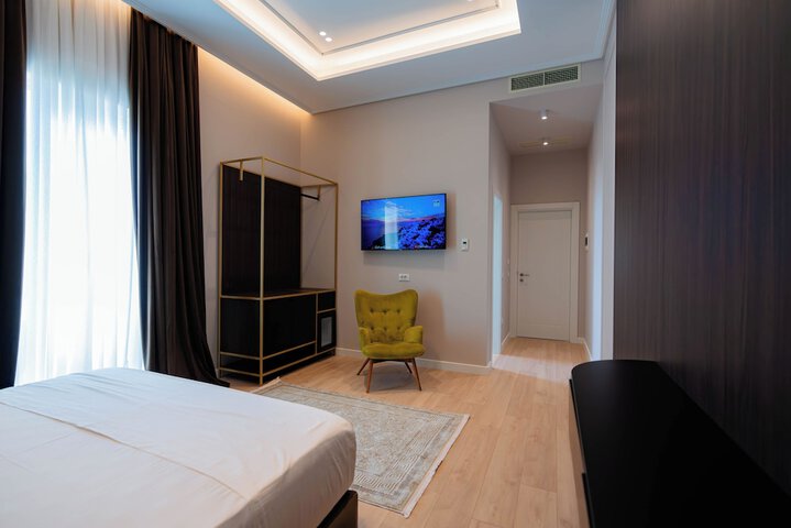 Room 10 of 40