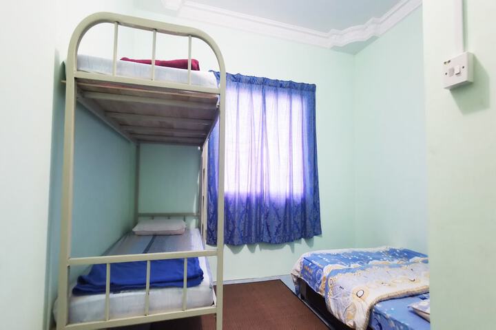 Room 7 of 16