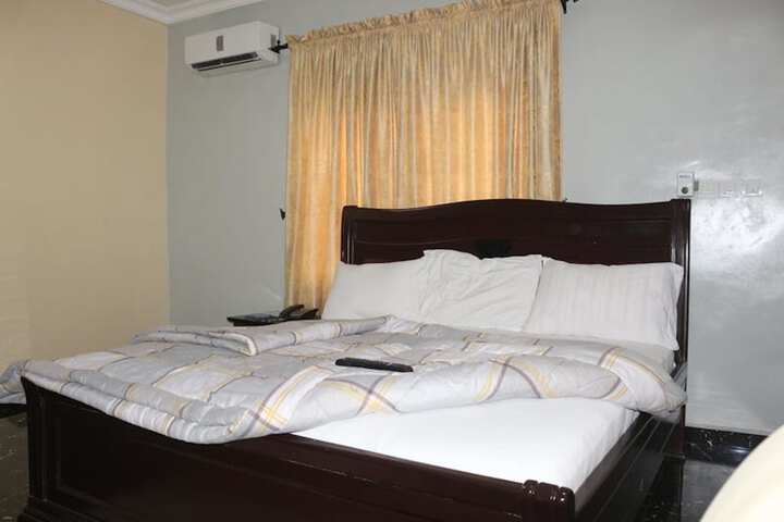 Room 15 of 68