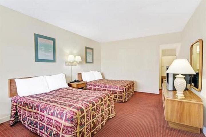 2 Double Beds (6 of 7)