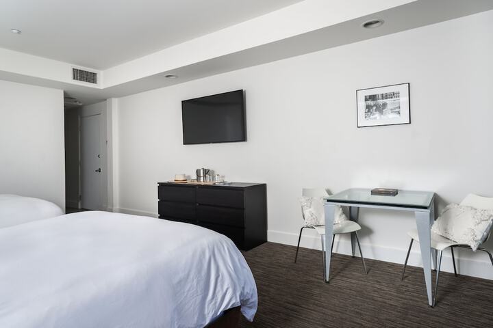 Room 9 of 40