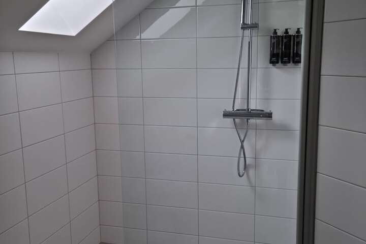 Room 46 of 102