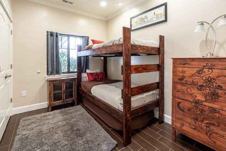 Room 2 of 188