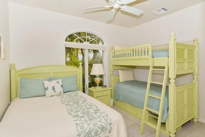 Room 4 of 17