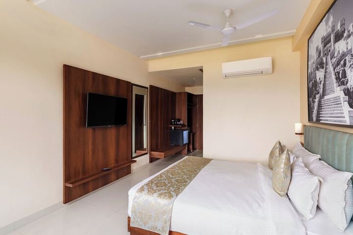 Room 10 of 27