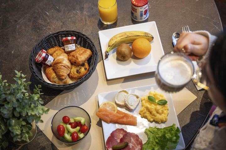 Breakfast/Coffee Service 48 of 81