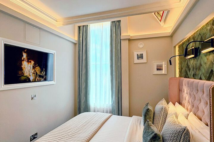 Room 41 of 85