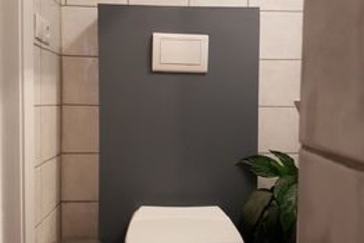 Room 2 of 17