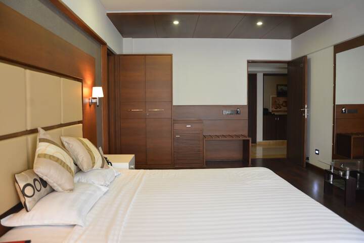 Room 5 of 37