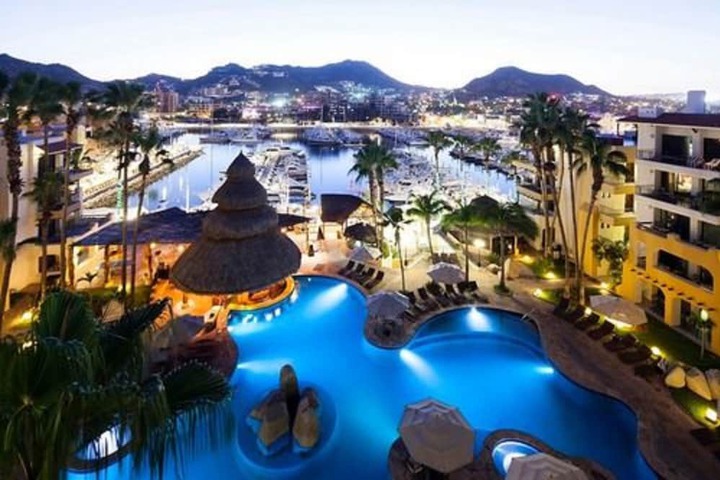 Special Offer Unbeatable Location - 2BR Suite