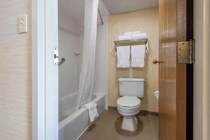 Room 26 of 39