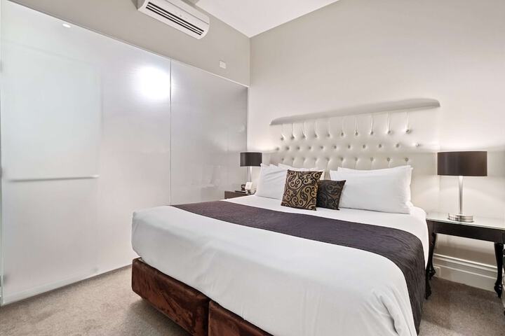 Room 10 of 43