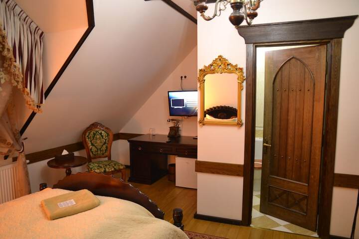 Room 13 of 75