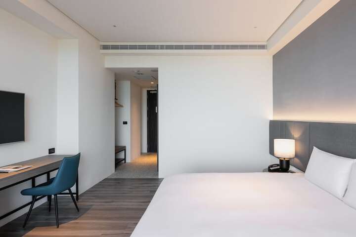 Room 3 of 49