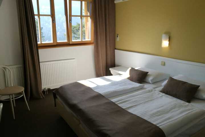 Room 16 of 64