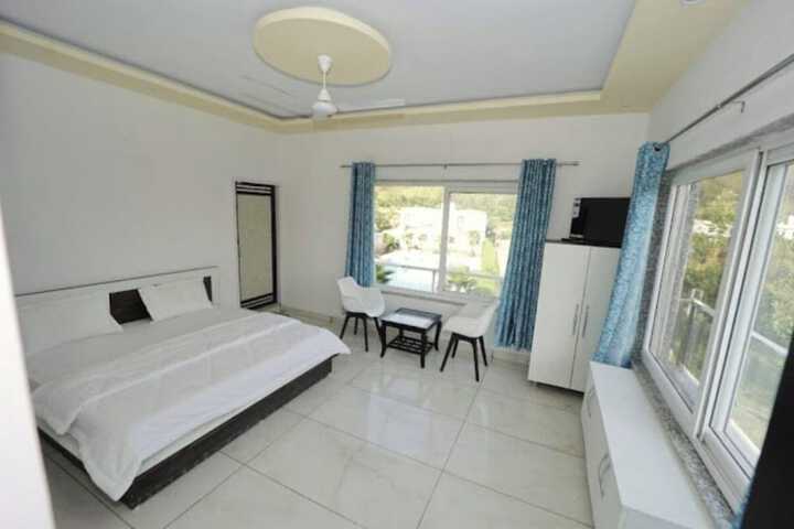 Room 16 of 113