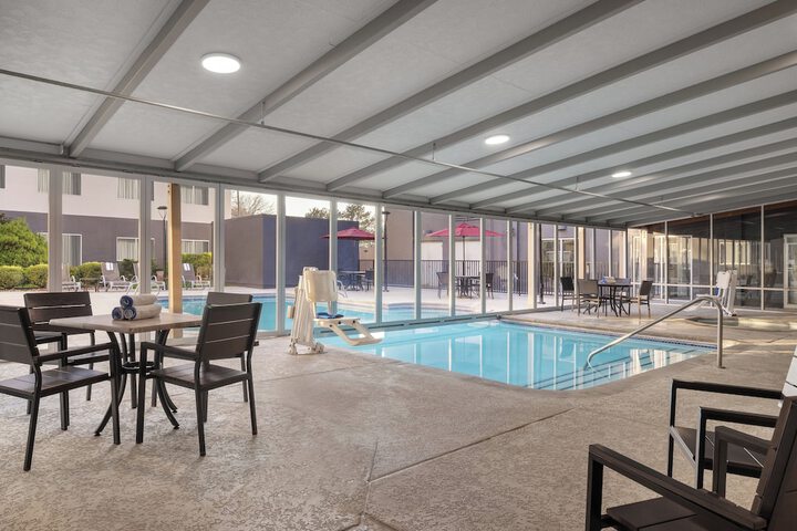 Hotel Pool