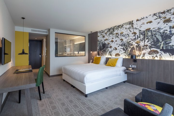 Room 3 of 108