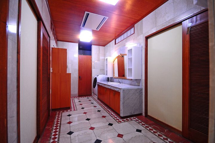 Room 18 of 21