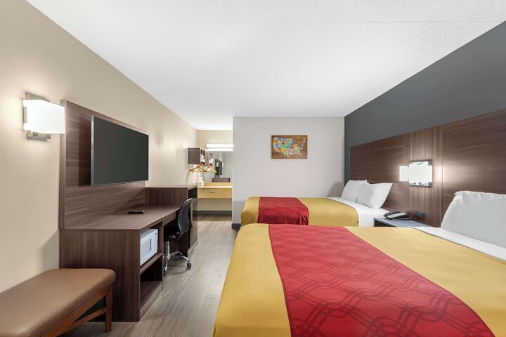 2 Double Beds (6 of 13)