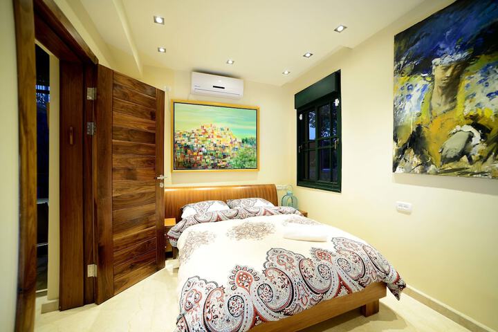 Room 17 of 25