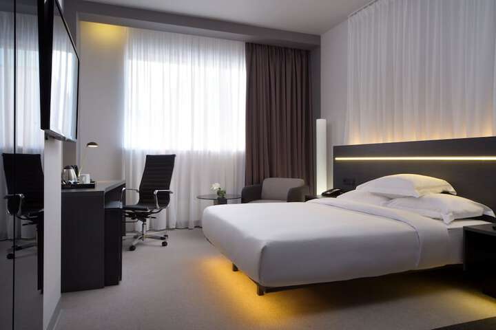 Room 14 of 60