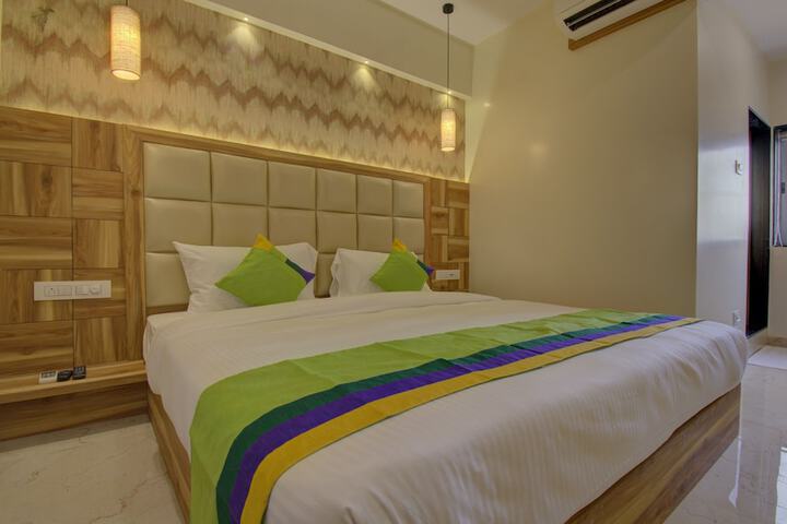 Room 12 of 34