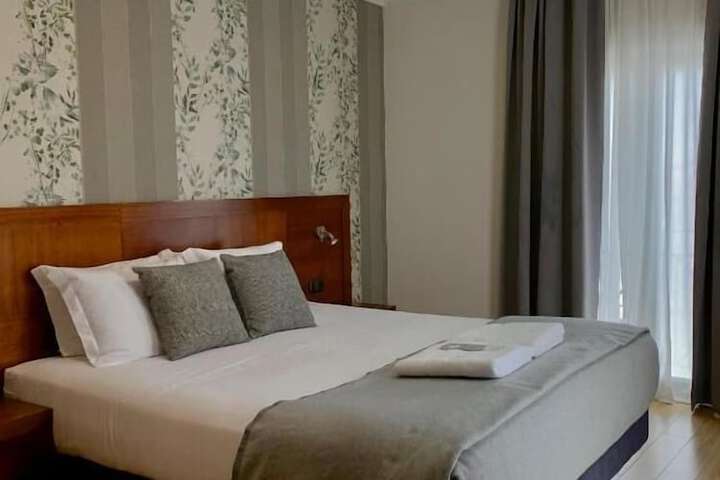Room 2 of 16