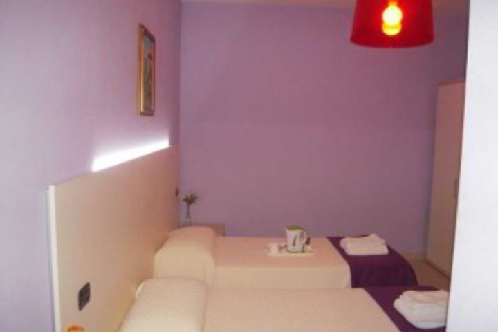 Room 7 of 18