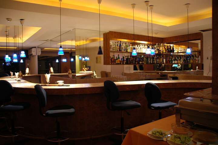 Lounge 44 of 63