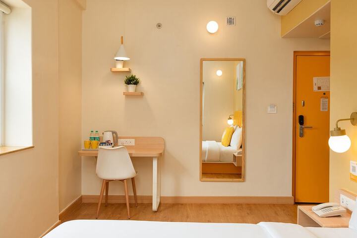 Room 17 of 30