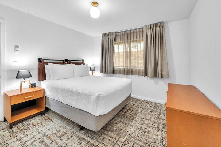 Room 30 of 220