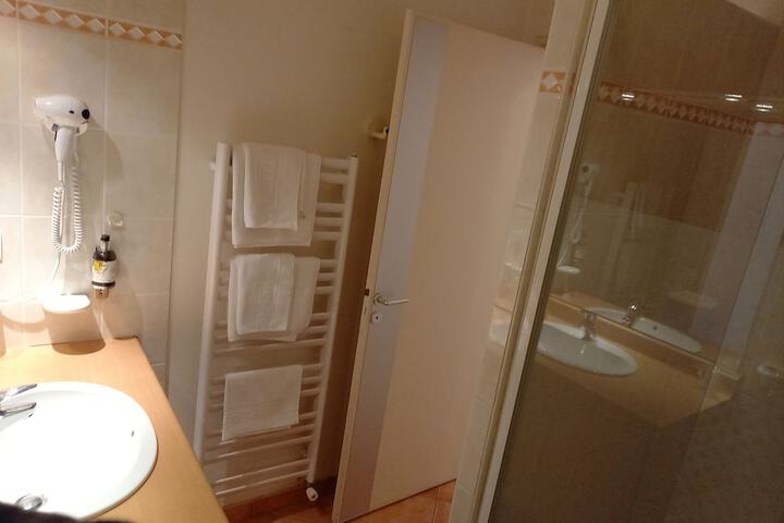 Room 21 of 43