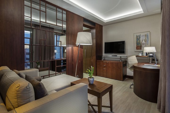 Room 32 of 64
