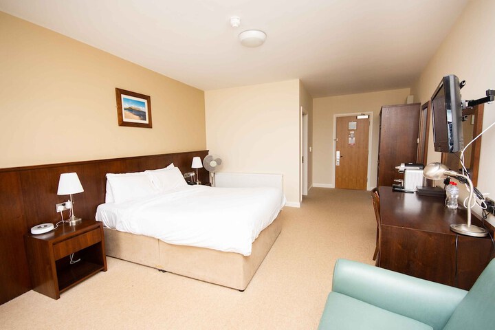 Room 4 of 49